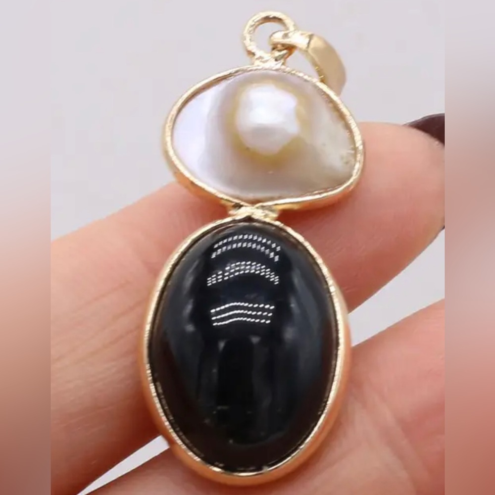 Black Agate Mother of Pearl Pendant